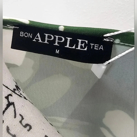 Bon Apple Tea Women's V Neck Long Sleeve Green Daisy Floral Blouse SZ Medium NWT - Picture 6 of 10
